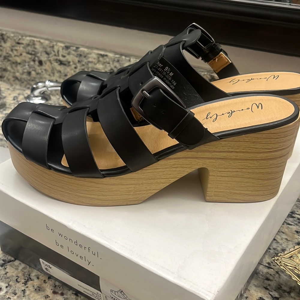 NWT silver buckle heel sandal